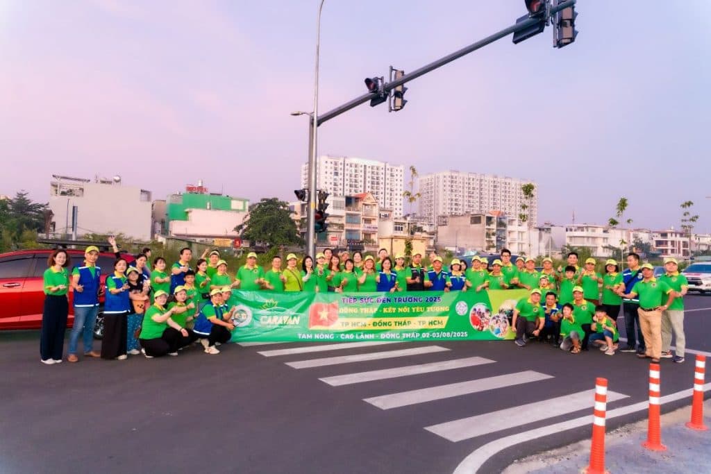 Caravan Dong Thap group photo