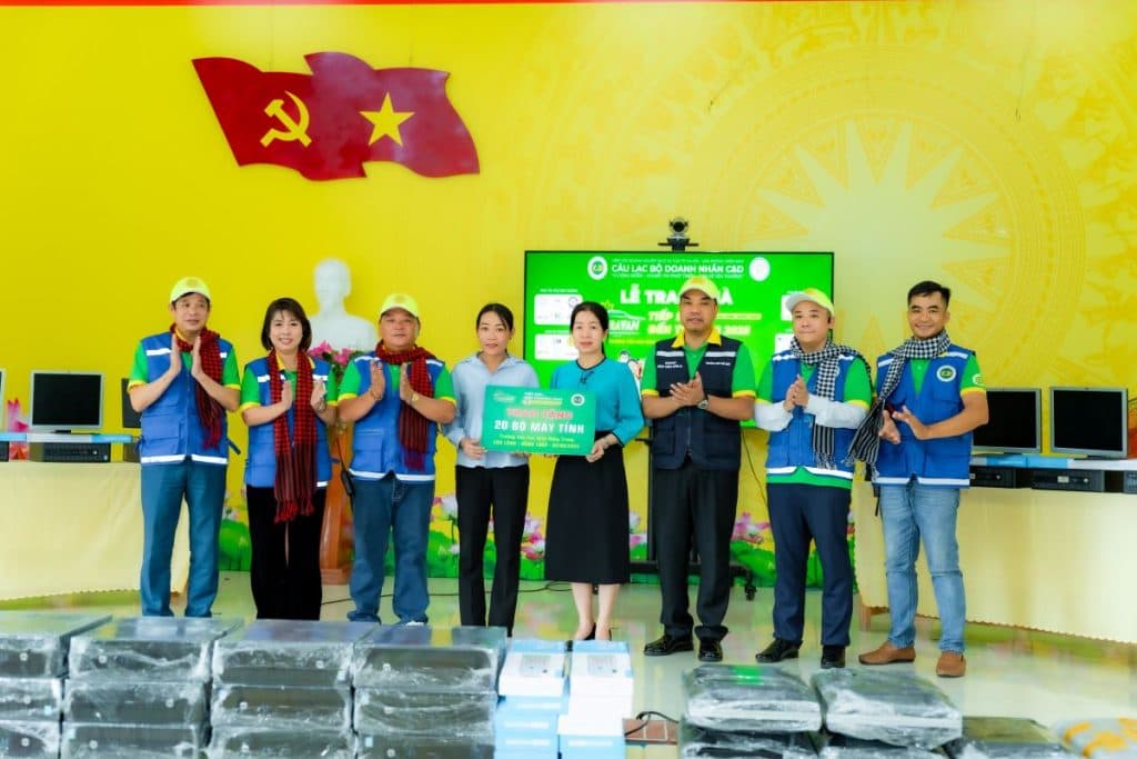 Gift distribution at Binh Hang Trung Primary School
