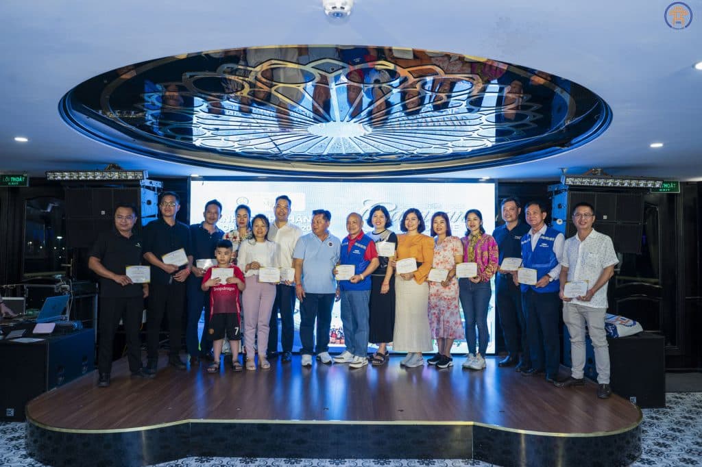 Gala dinner on Ha Long Bay cruise